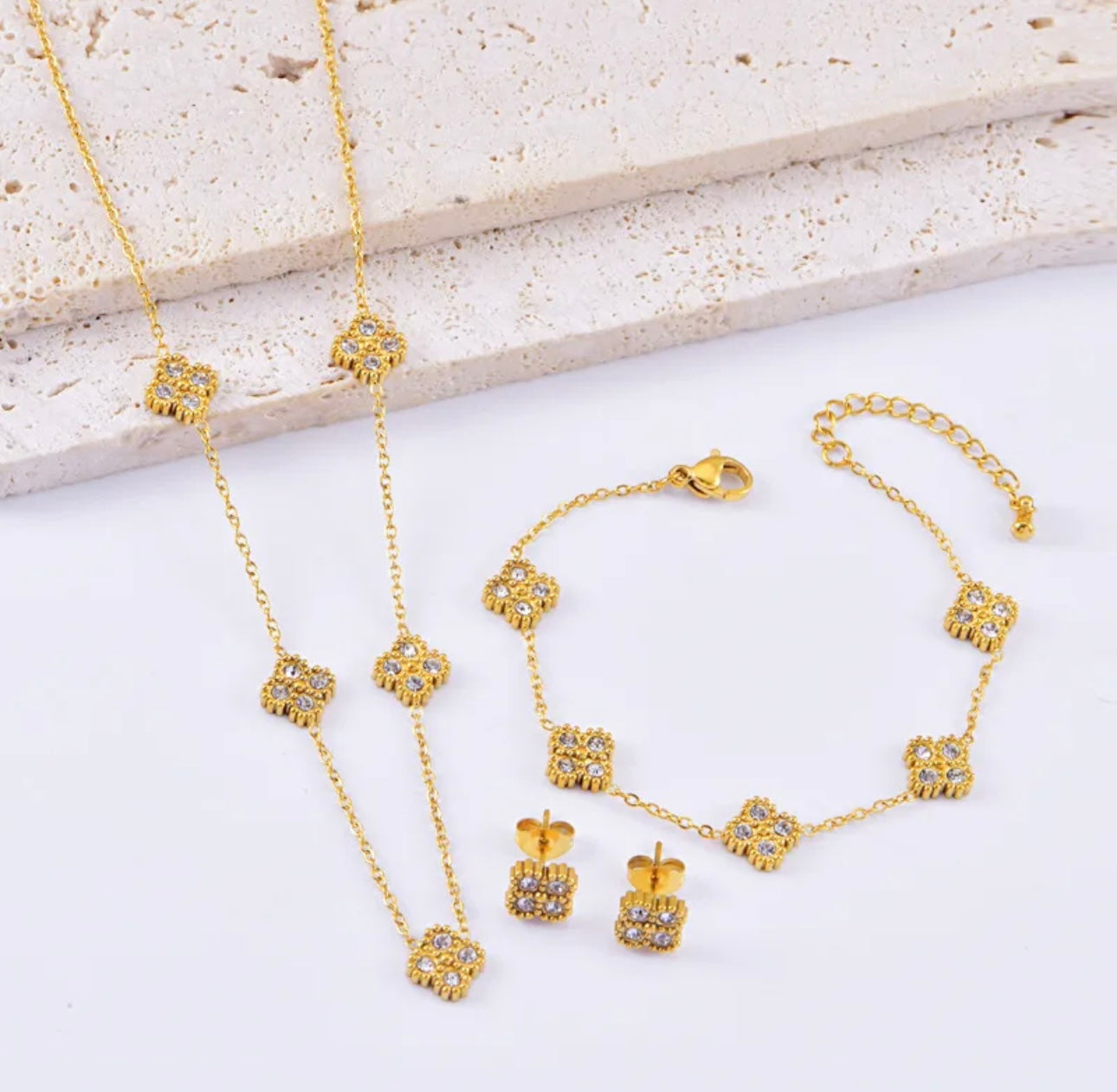 Gold bling clover set