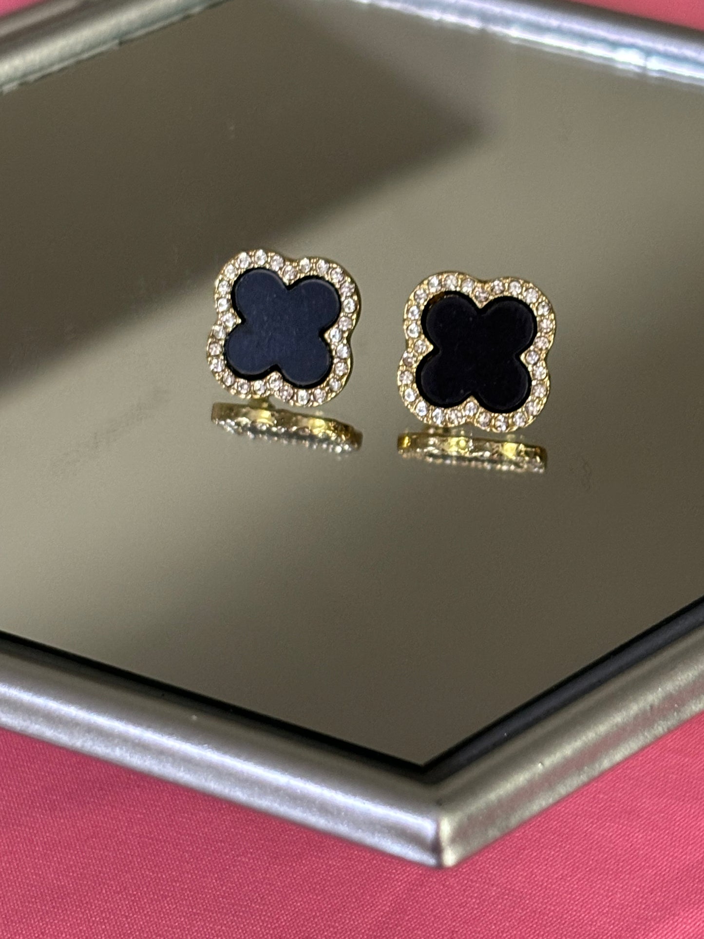 Clover earring black and gold