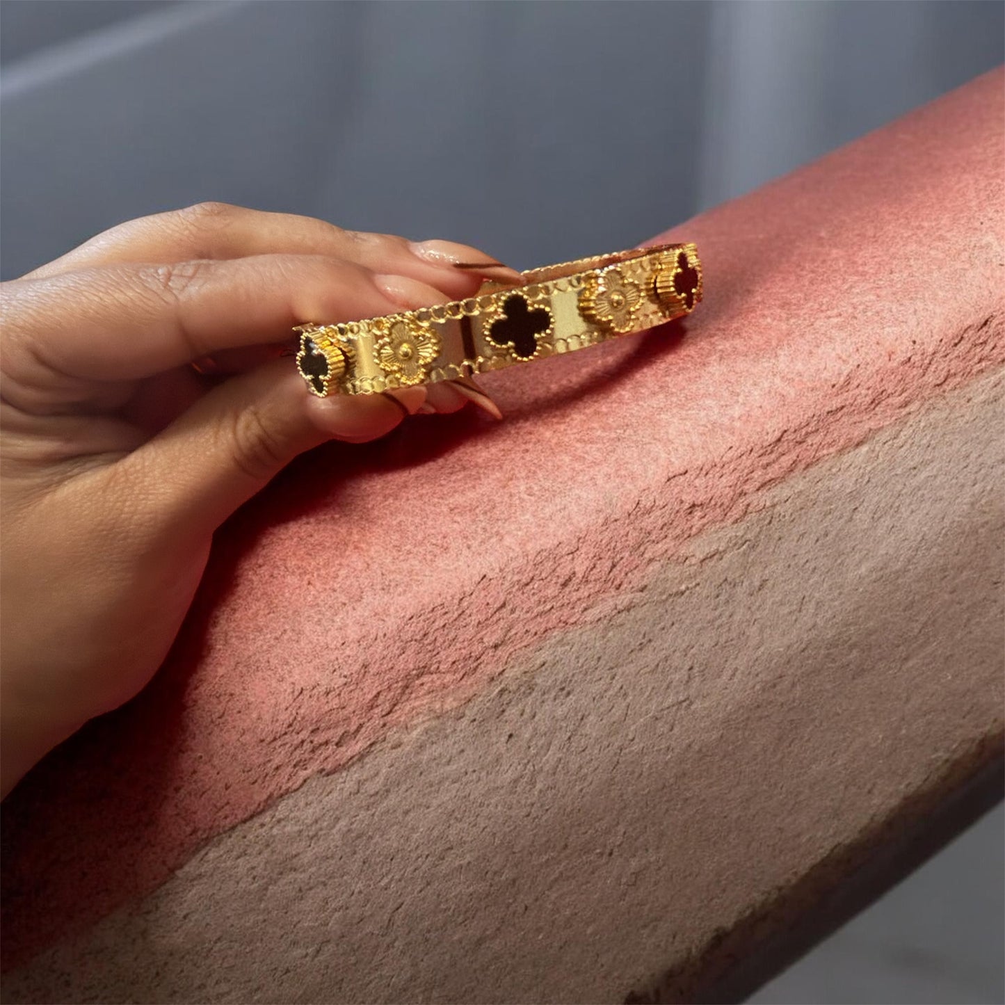 Gold clover bracelet