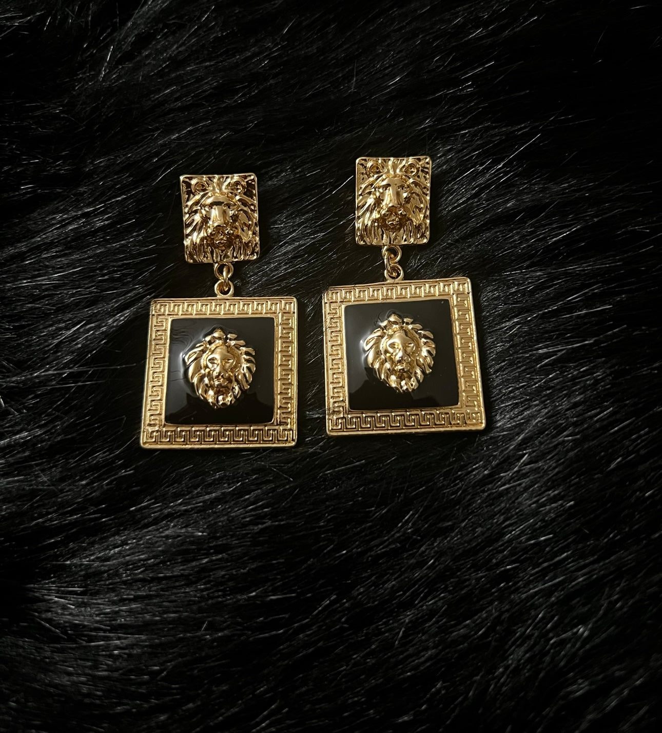 Versa medium gold earrings