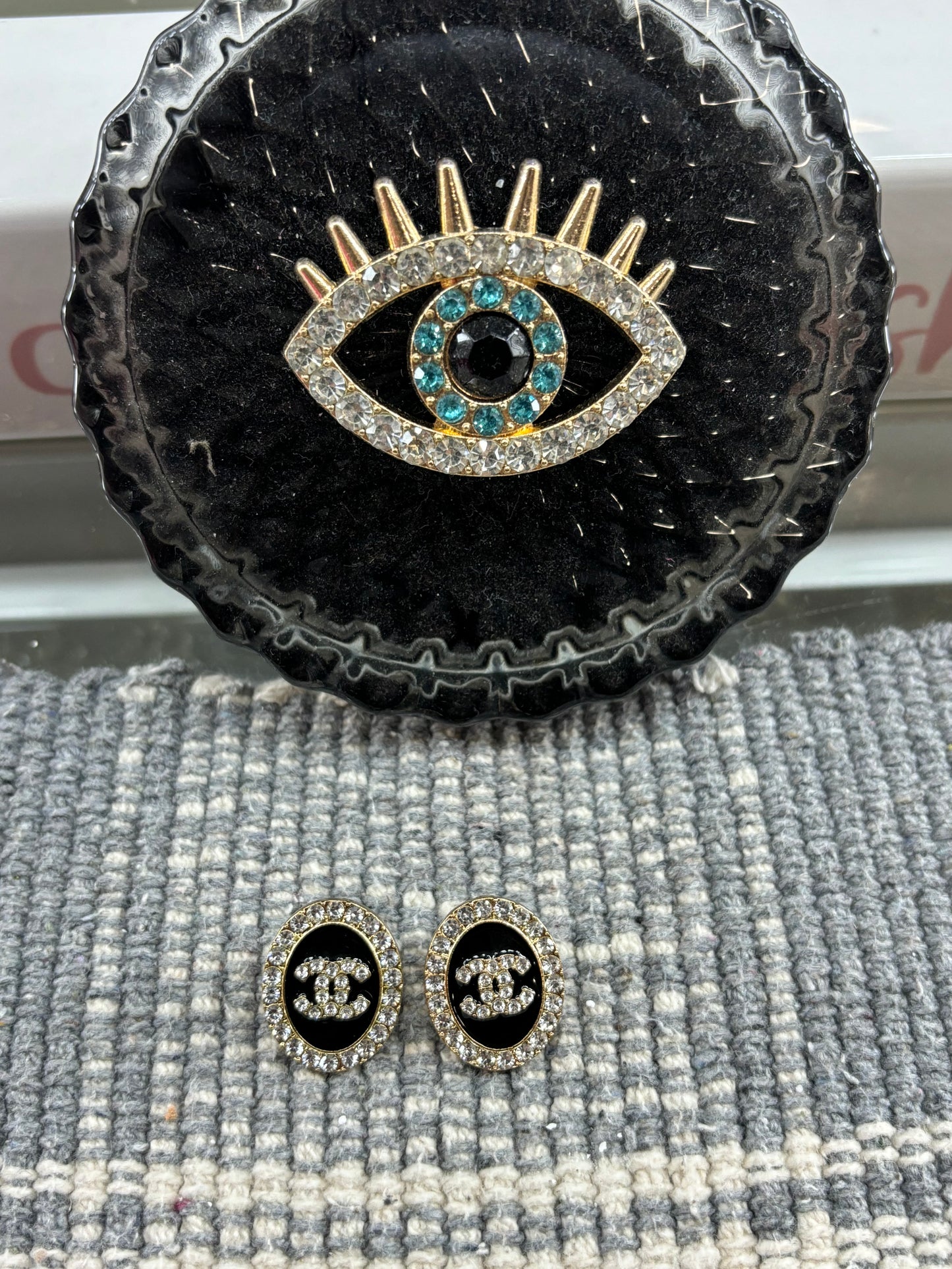Oval Cc earrings