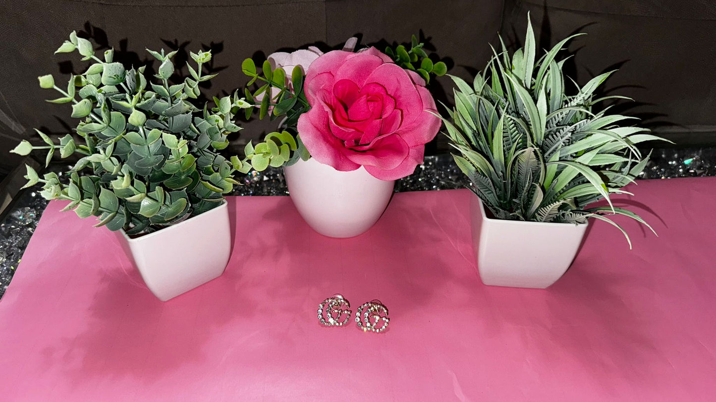 Medium gold Gg earrings