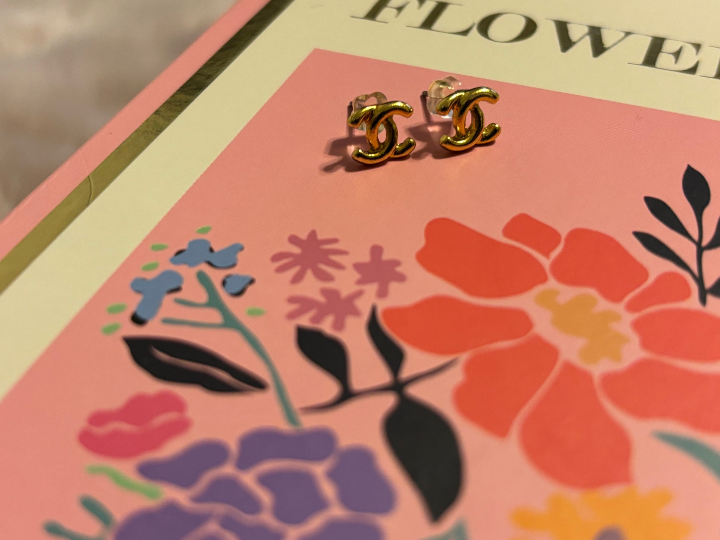 Mini plain cc earrings