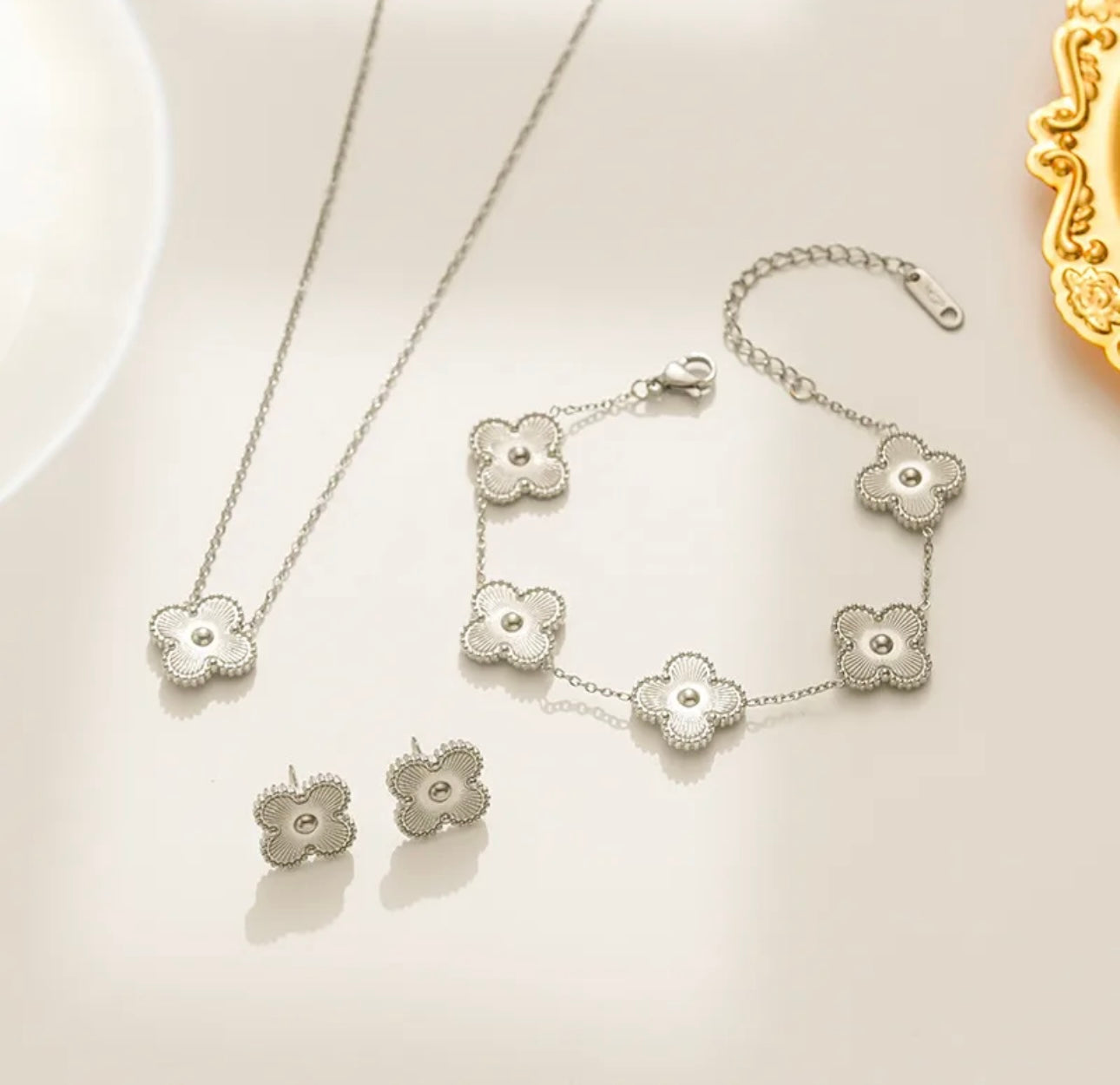 Silver clover set