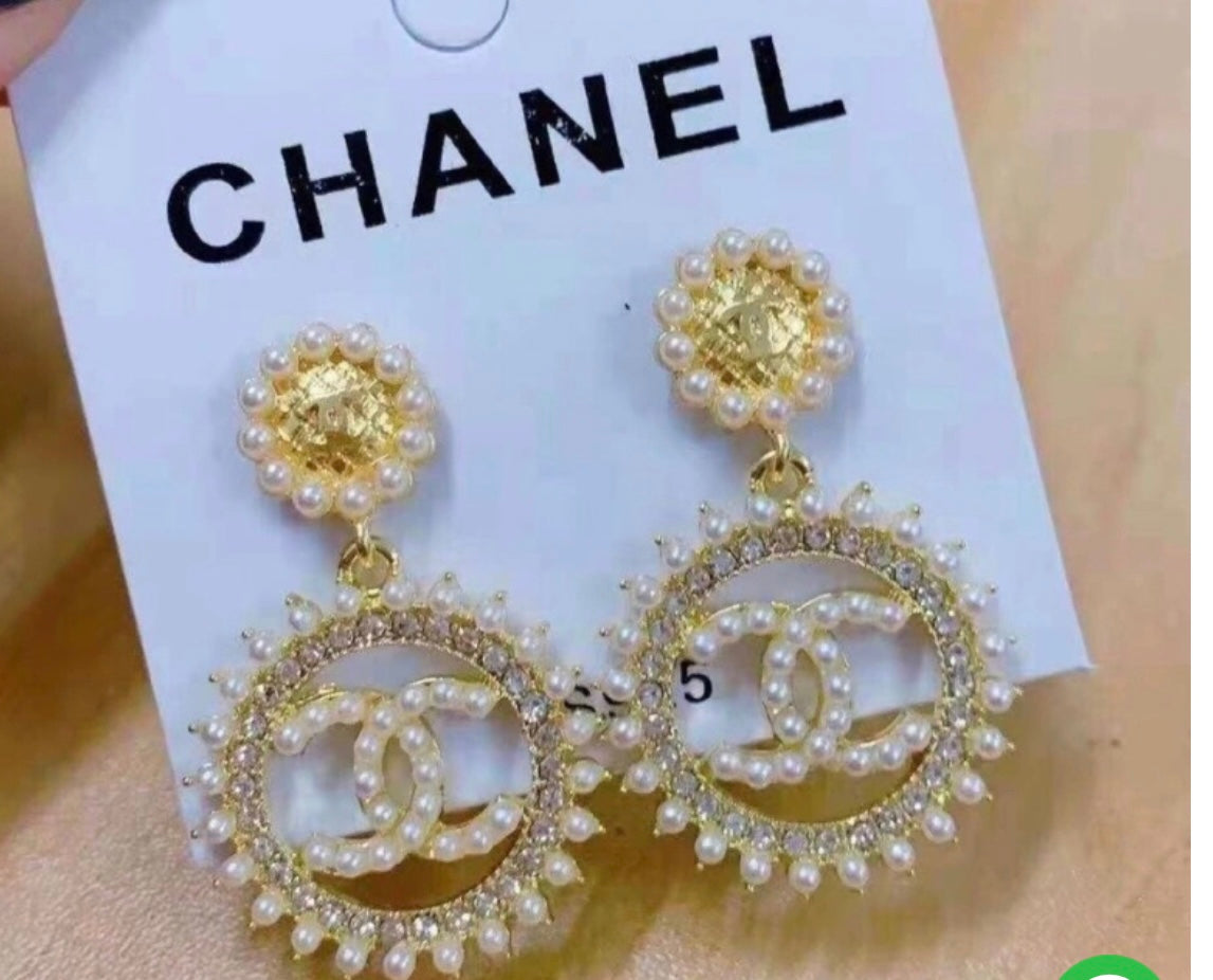 Gold channel circle luxe