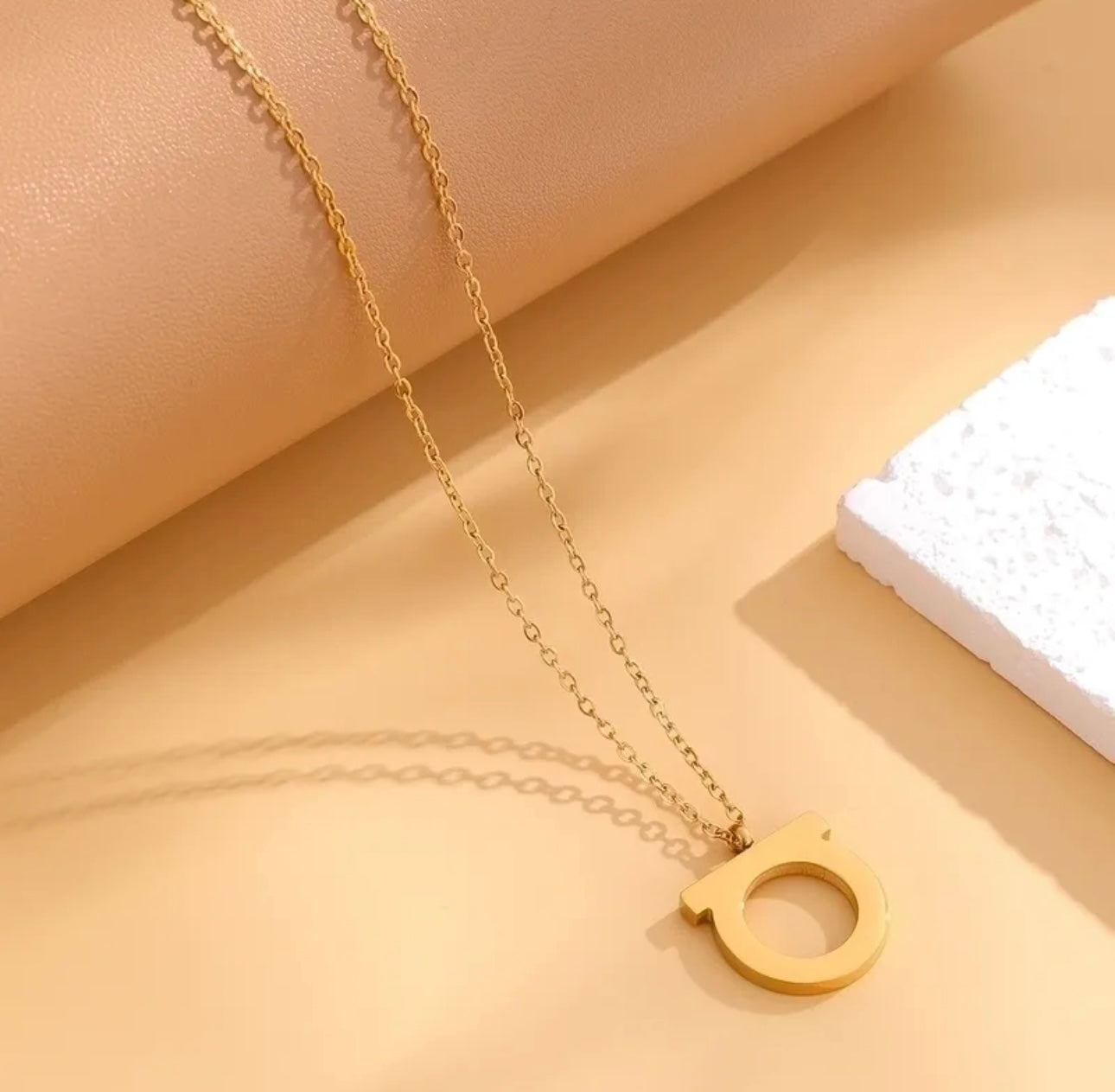 Ferra plain gold nacklace