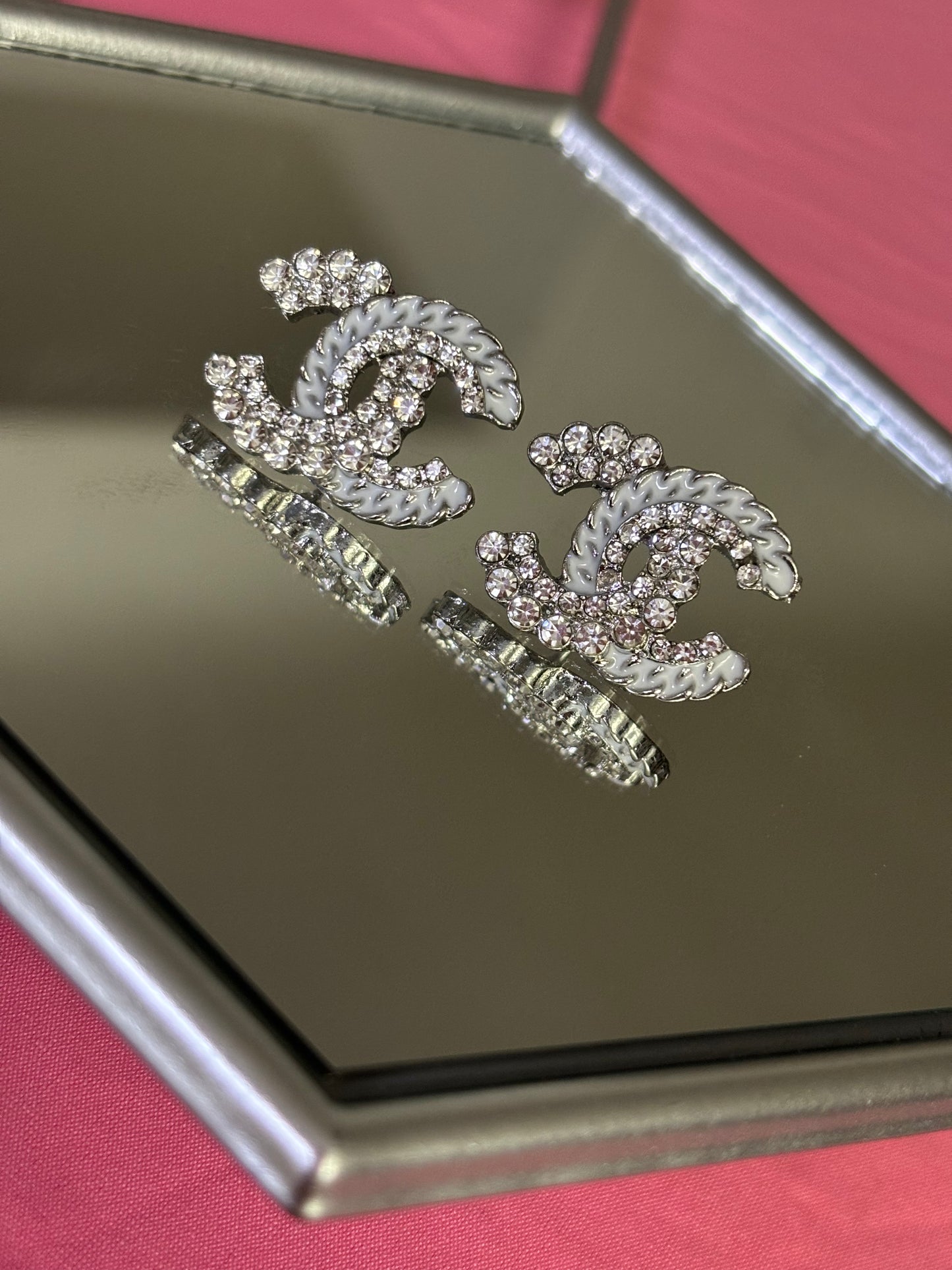 I want white and silver Cc