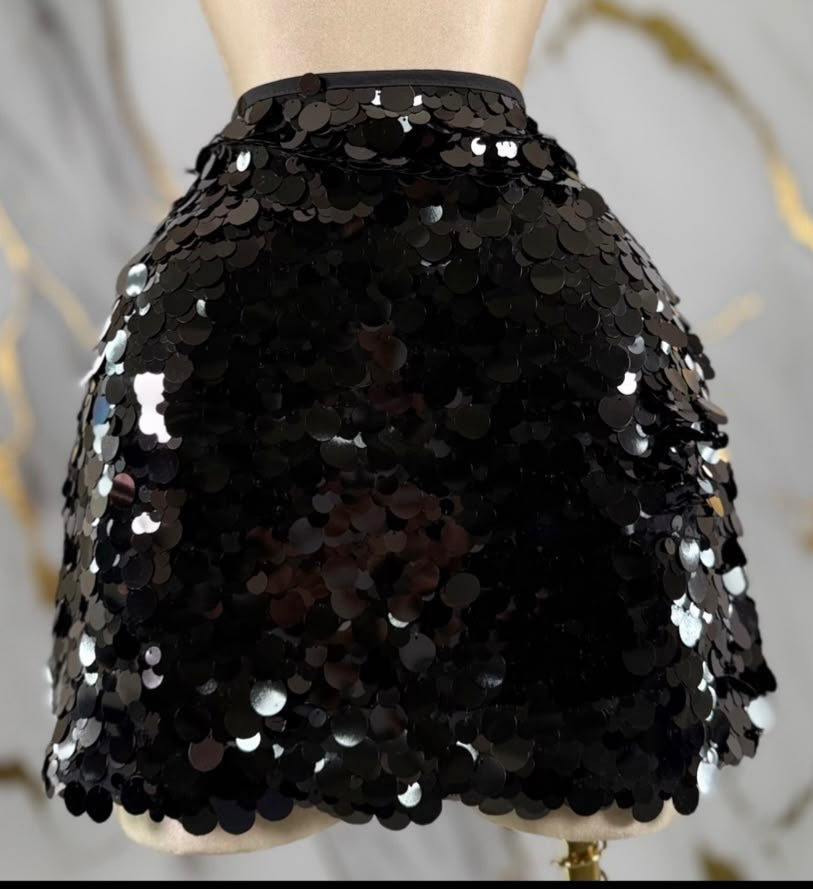 Black trendy skirt