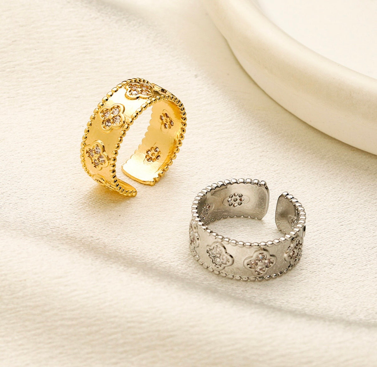 Four flower ring (one size)