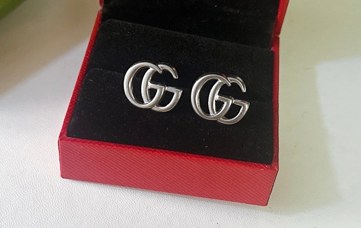 Simple Gg earrings for everyday