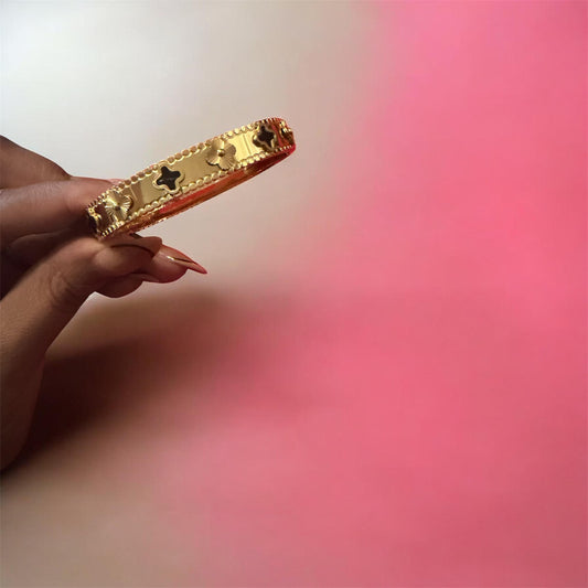 Gold clover bracelet