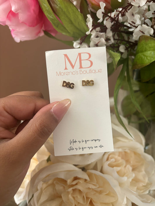 D&G plain gold tiny earrings