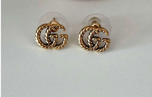 Tiny gg earrings